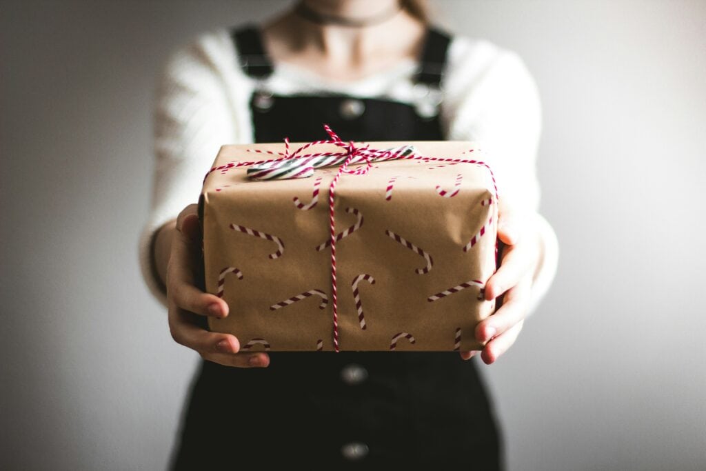 開幕送禮時要注意一些細節（圖片來源：Photo by Kira auf der Heide on Unsplash）