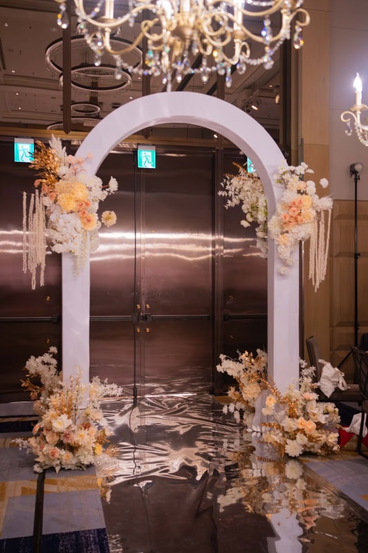 婚禮佈置實際案例：香檳色 x 水晶吊燈