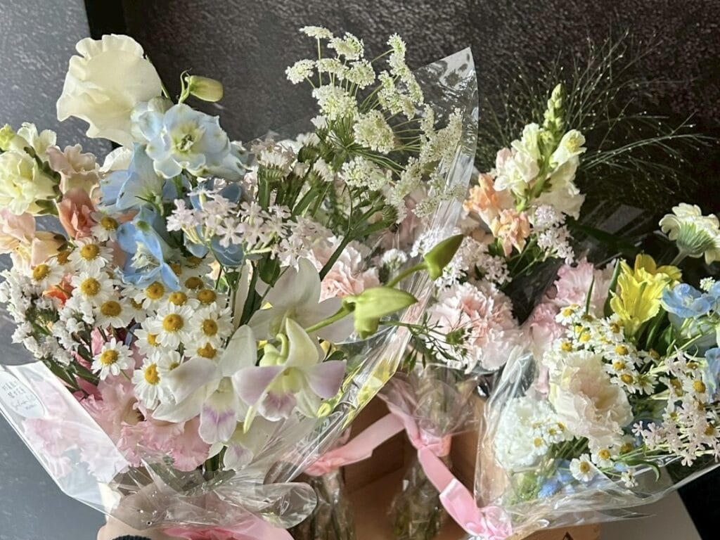 村家鮭女平日現場提供小花束可供臨時選購